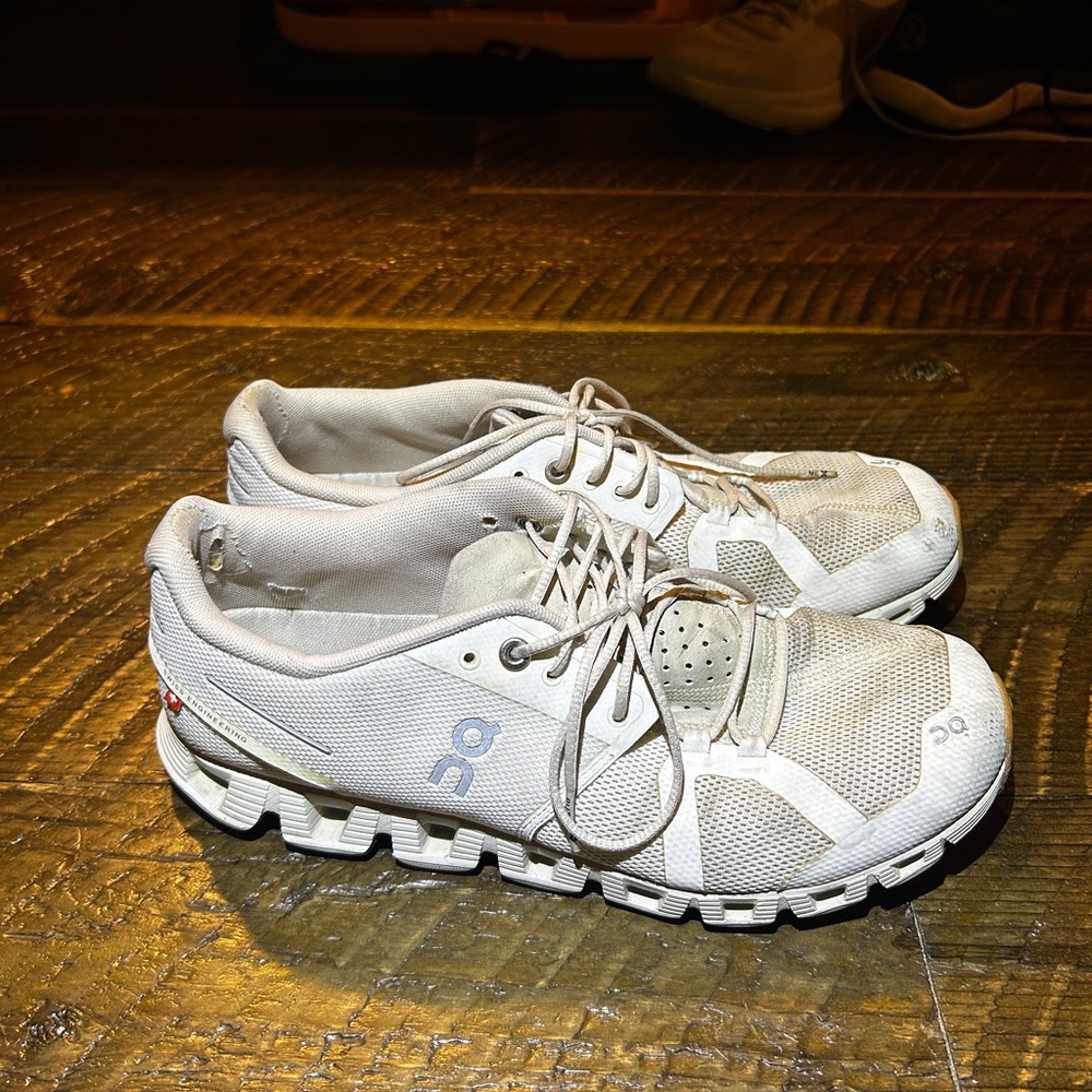 On cloud women’s shoes